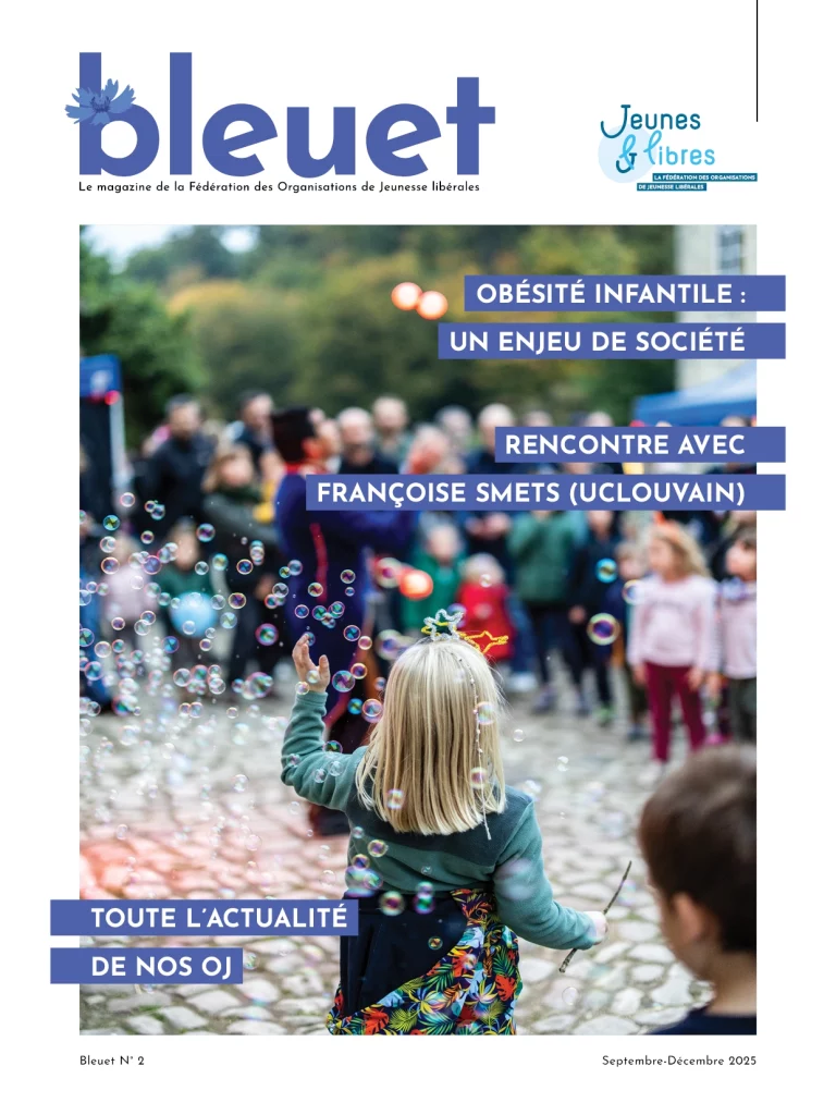 Couverture du Bleuet n°2, magazine de Jeunes & Libres, fédération d'Organisations de Jeunesse Libérales. À la une : obésité infantile, interview de Françoise Smets, Rectrice de l'UCL et toute l'actu de nos OJ.